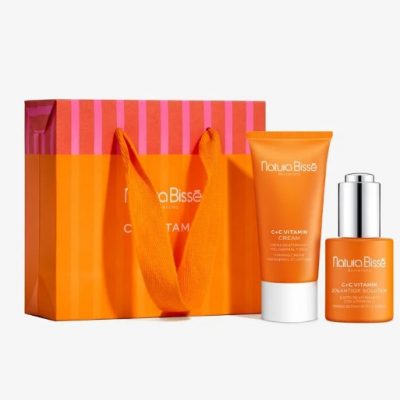 El pack dúo de vitamina C de Natura Bissé incluye la C+C Vitamin 20% Antiox Solution y la C+C Vitamin Cream, ideales para reafirmar, rejuvenecer e iluminar la piel, aportando antioxidantes y mejorando la luminosidad del rostro.